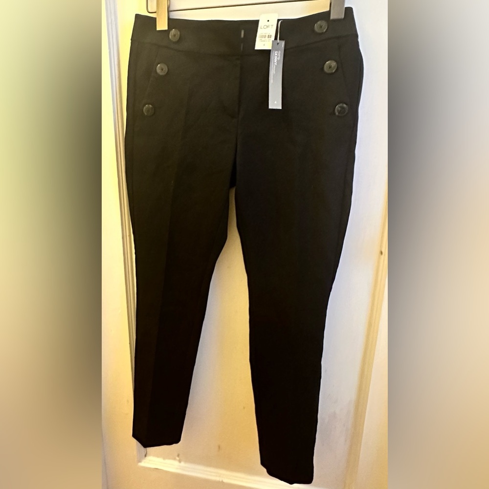 Brand new Loft black curvy skinny ankle pants in size 4